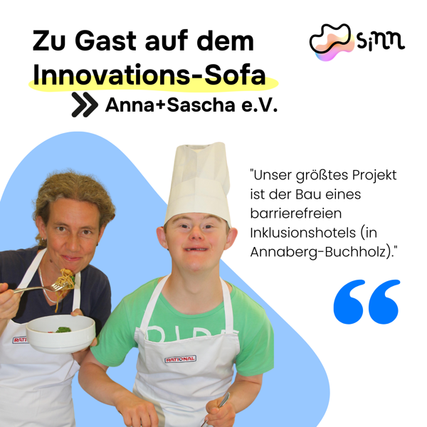 Zwei Menschen stehen nebeneinander und schauen in die Kamera. Einer von ihnen hat eine Kochmütze auf.