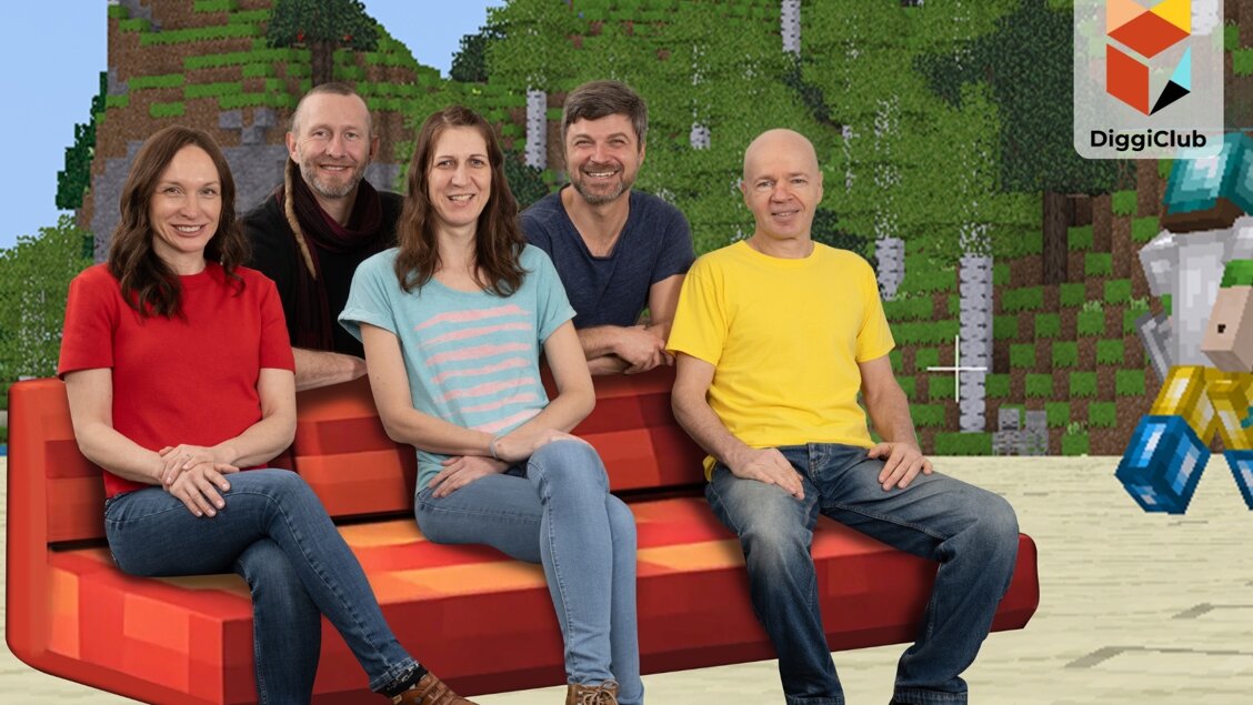 Team DiggiClub Fünf Menschen schauen in die Kamera. Drei sitzen auf einem Sofa, zwei dahinter. - Das Innovations-Sofa. Diesmal mit dem Team vom DiggiClub